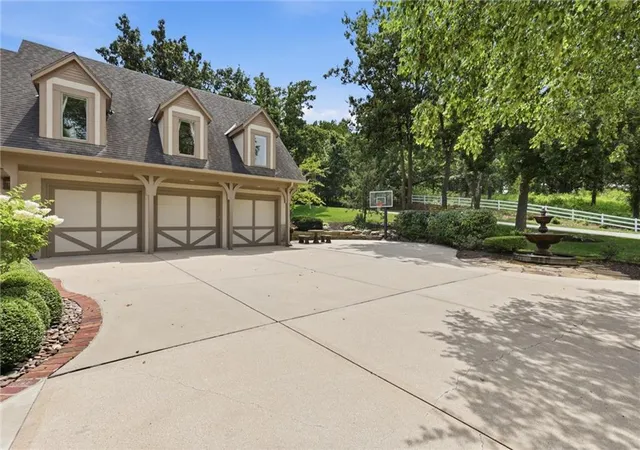 Photo 4 of Single family home for sale at 206 S Shore Dr, Greenwood, MO 64034 | MLS# 2616270 | Listing updated on 2026-07-24