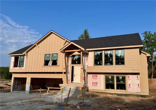 2nd image of 8663 Eagle Crk Dr, De Soto, KS 66018 | MLS# 2616278