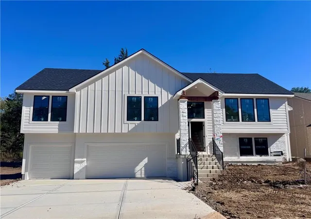 Photo 1 of Single family home for sale at 8663 Eagle Crk Dr, De Soto, KS 66018 | MLS# 2616278 | Listing updated on 2026-10-18