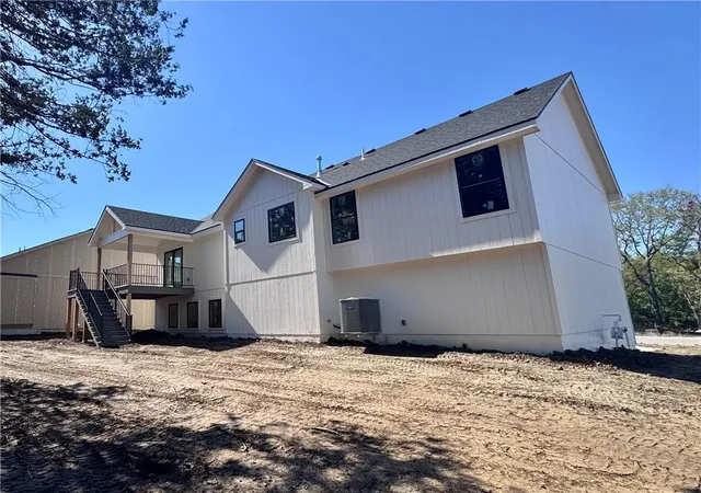 Photo 3 of Single family home for sale at 8663 Eagle Crk Dr, De Soto, KS 66018 | MLS# 2616278 | Listing updated on 2026-10-18