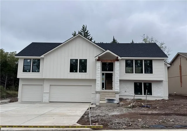 Photo 1 of Single family home for sale at 8663 Eagle Crk Dr, De Soto, KS 66018 | MLS# 2616278 | Listing updated on 2026-10-04