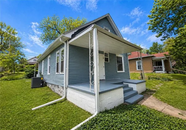 Homes for sale in Saint Joseph, MO | 3014 Olive St, Saint Joseph, MO 64507 | MLS# 2616305