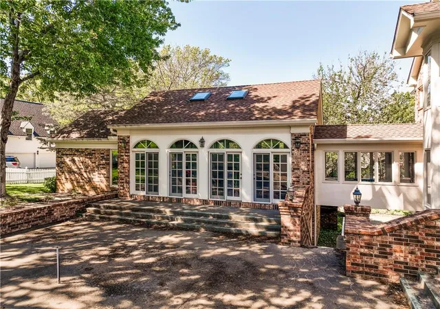 5th image of 8616 Cedar Dr, Prairie Village, KS 66207 | MLS# 2616326