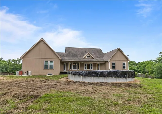 Photo 3 of Sale Pending at 811 SW 1171st Road, Holden, MO 64040 | MLS# 2616335 | Listing updated on 2026-09-30