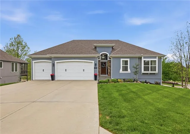 Homes for sale in Kansas City, MO | 10512 N Euclid Ave, Kansas City, MO 64155 | MLS# 2616339