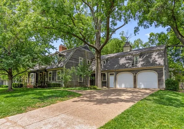 Homes for sale in Leawood, KS | 3510 W 102nd St, Leawood, KS 66206 | MLS# 2616343