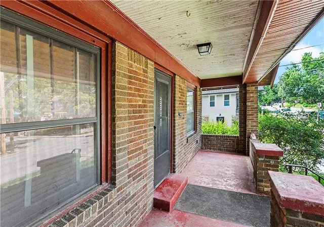 3rd image of 4100 Roanoke Rd, Kansas City, MO 64111 | MLS# 2616356
