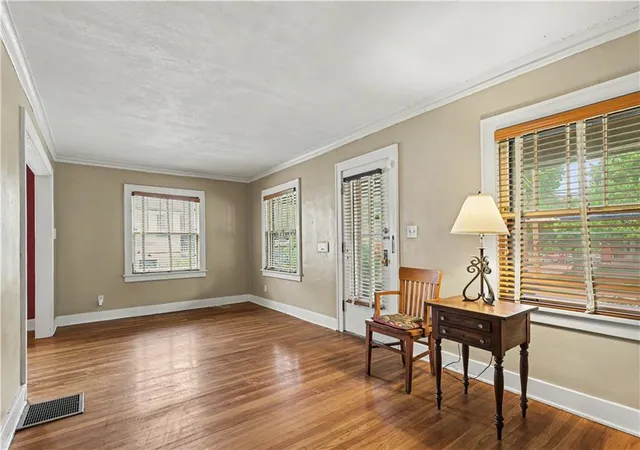 4th image of 4100 Roanoke Rd, Kansas City, MO 64111 | MLS# 2616356