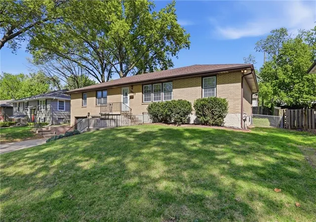 Homes for sale in Kansas City, MO | 5037 N Michigan Ave, Kansas City, MO 64118 | MLS# 2616408