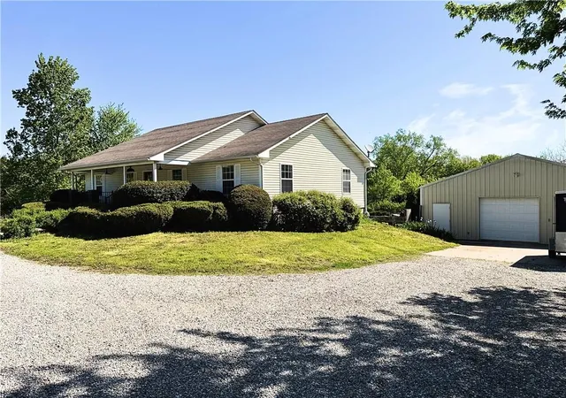 1st image of 605 Nw 11 Rd Rd, Warrensburg, MO 64093 | MLS# 2616416