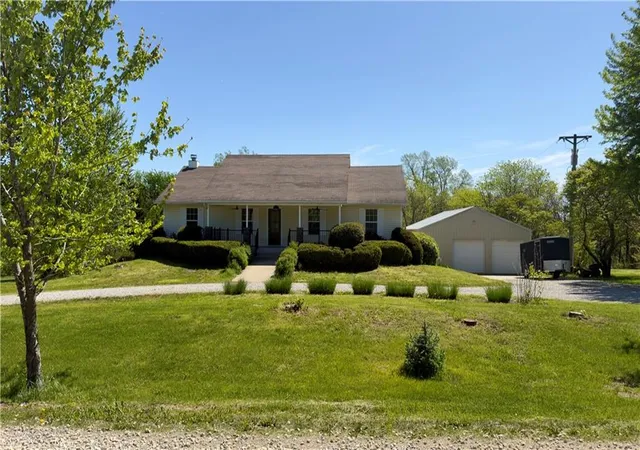 3rd image of 605 Nw 11 Rd Rd, Warrensburg, MO 64093 | MLS# 2616416