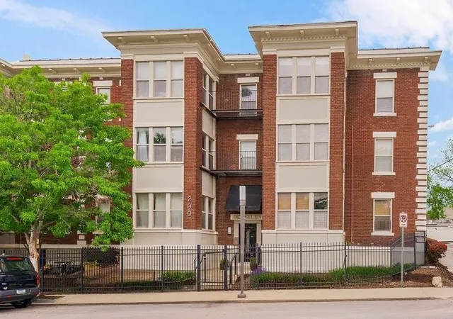 Homes for sale in Kansas City, MO | 200 E 43rd St #306, Kansas City, MO 64111 | MLS# 2616463