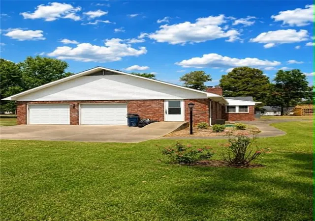 Photo 3 of Sale Pending at 710 S Vermont Ave, Columbus, KS 66725 | MLS# 2616478 | Listing updated on 2026-09-30