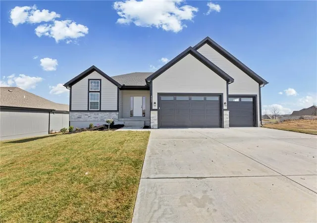 1st image of 4467 Tee Box Dr, Basehor, KS 66007 | MLS# 2616480