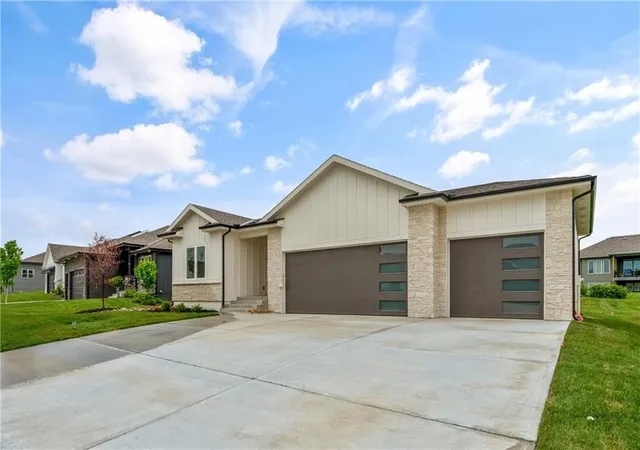 3rd image of 4125 Ne Dearborn Ln, Lees Summit, MO 64064 | MLS# 2616481
