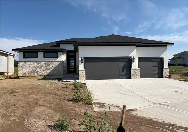 Single family home for sale at 25510 W 114th Terrace, Olathe, KS 66061 | MLS# 2616532