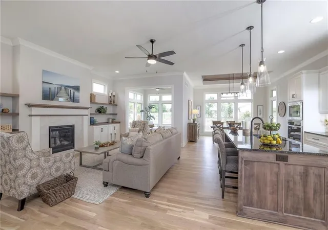 Photo 2 of Sale Pending at 13821 Westgate St, Overland Park, KS 66221 | MLS# 2616535 | Listing updated on 2026-05-04