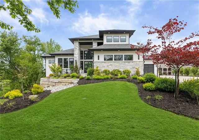 Photo 1 of Sale Pending at 10114 W 152nd Terrace, Overland Park, KS 66221 | MLS# 2616553 | Listing updated on 2026-08-31