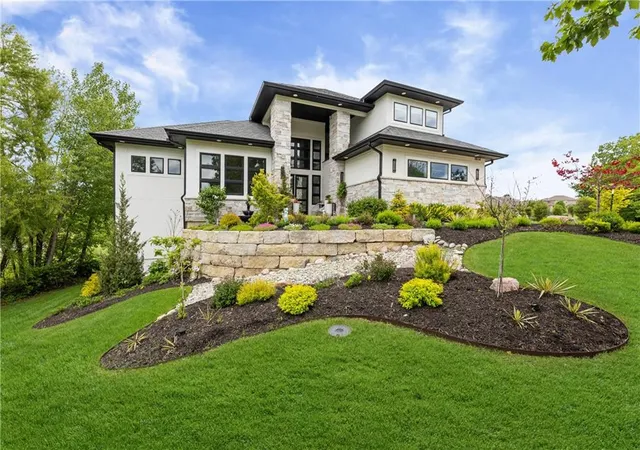 Photo 2 of Sale Pending at 10114 W 152nd Terrace, Overland Park, KS 66221 | MLS# 2616553 | Listing updated on 2026-08-31