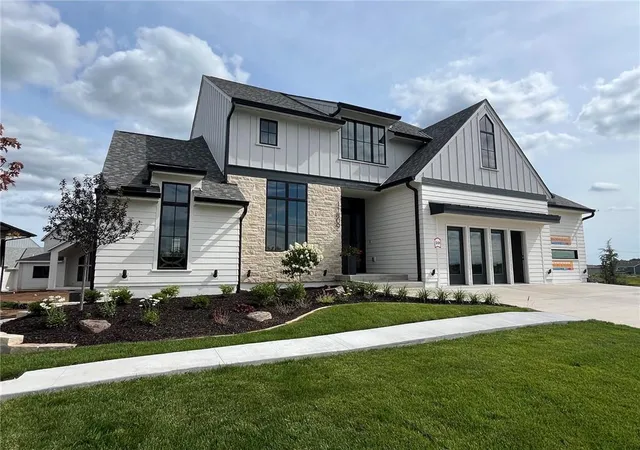1st image of 11809 W 181st St, Overland Park, KS 66013 | MLS# 2616618