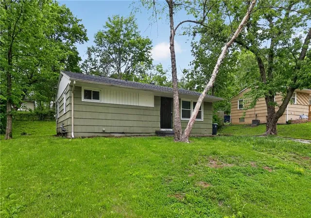 Photo 3 of Sale Pending at 7608 E 48th Terrace, Kansas City, MO 64129 | MLS# 2616695 | Listing updated on 2026-09-03