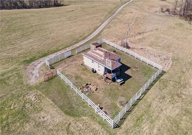 5th image of 18211 Plattsburg Rd, Holt, MO 64048 | MLS# 2616708