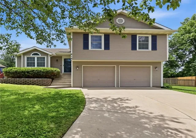 Homes for sale in Belton, MO | 914 Elm Ct, Belton, MO 64012 | MLS# 2616741