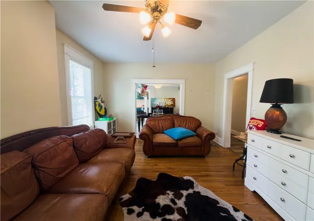 Homes for sale in Kansas City, MO | 3226 Campbell St, Kansas City, MO 64109 | MLS# 2616753