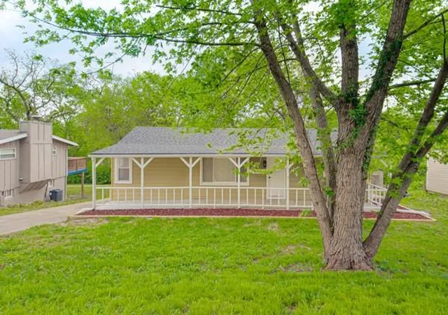 2nd image of 4833 Farley Ave, Kansas City, MO 64129 | MLS# 2616775