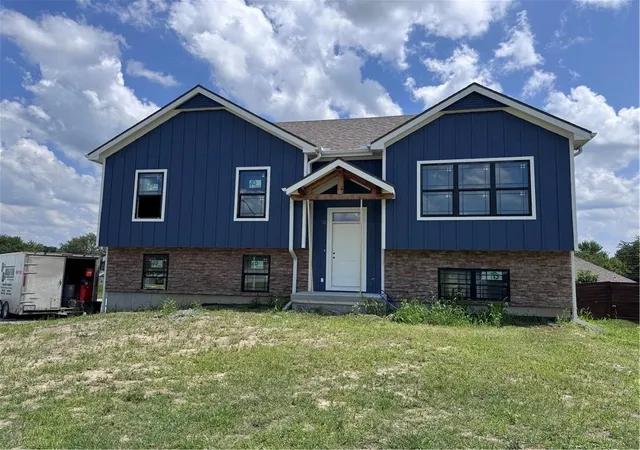 1st image of 302 Lykins Ln, Cameron, MO 64429 | MLS# 2616784