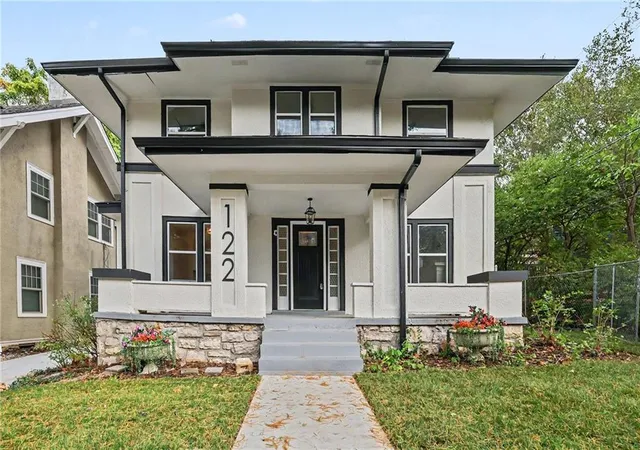 Single family home for sale at 122 E 59th Street, Kansas City, MO 64113 | MLS# 2616832