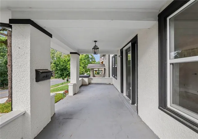 Photo 3 of Single family home for sale at 122 E 59th Street, Kansas City, MO 64113 | MLS# 2616832 | Listing updated on 2026-10-17