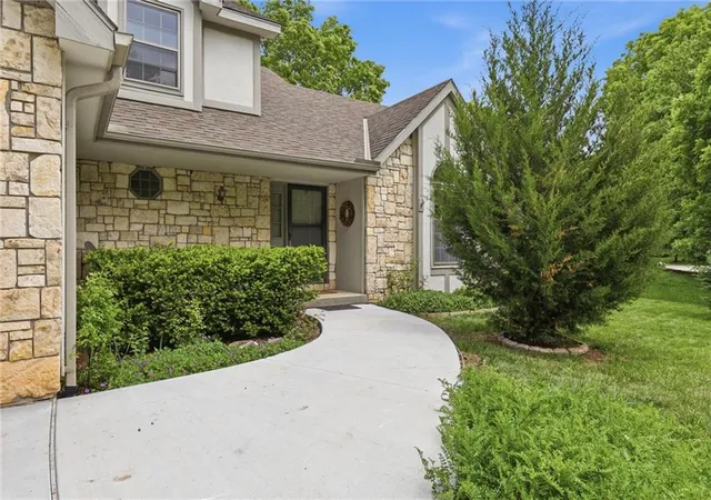 Photo 3 of Single family home for sale at 1308 Stone Meadows Dr, Lawrence, KS 66049 | MLS# 2616837 | Listing updated on 2026-08-19