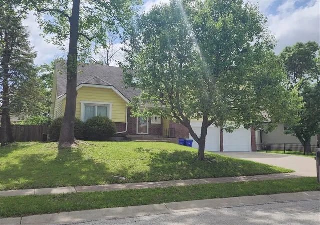 Homes for sale in Shawnee, KS | 7302 Earnshaw St, Shawnee, KS 66216 | MLS# 2616866