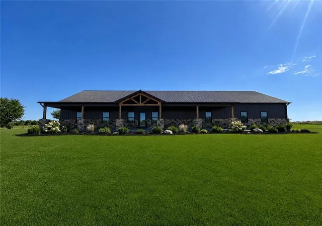 Homes for sale in Linwood, KS | 20014 Woodend Rd, Linwood, KS 66052 | MLS# 2616874