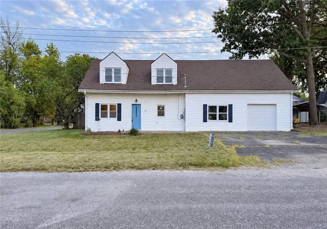 Single family home for sale at 401 W Chestnut St, Archie, MO 64725 | MLS# 2616892