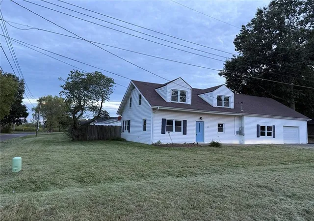 Photo 2 of Single family home for sale at 401 W Chestnut St, Archie, MO 64725 | MLS# 2616892 | Listing updated on 2026-10-04
