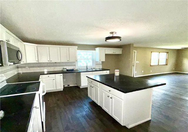 Homes for sale in Archie, MO | 401 W Chestnut St, Archie, MO 64725 | MLS# 2616892