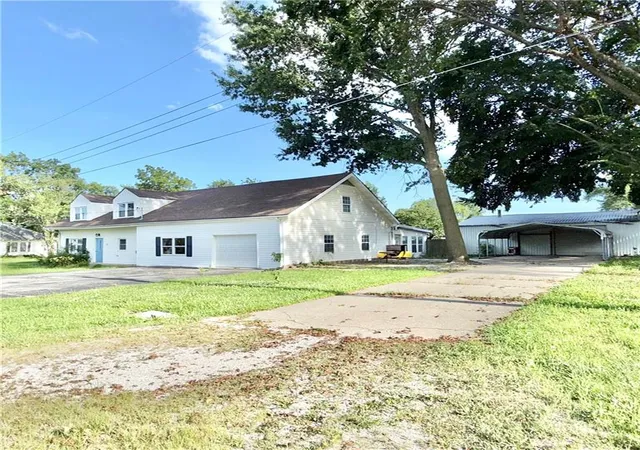 Photo 1 of Single family home for sale at 401 W Chestnut St, Archie, MO 64725 | MLS# 2616892 | Listing updated on 2026-10-09