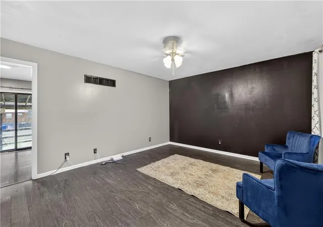 4th image of 705 Ne Darwin St, Lees Summit, MO 64063 | MLS# 2616900