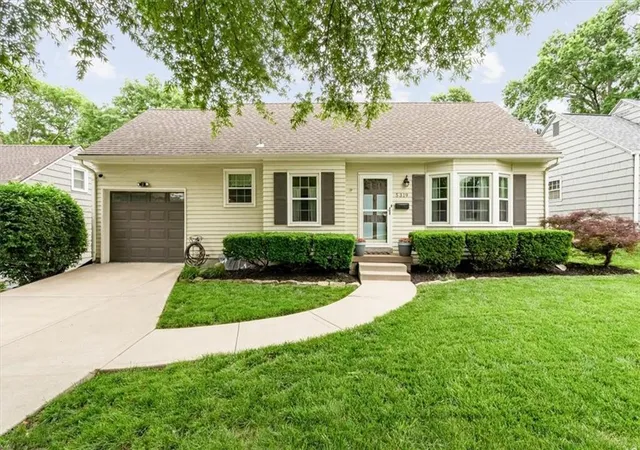 Homes for sale in Roeland Park, KS | 5319 Juniper St, Roeland Park, KS 66205 | MLS# 2616907