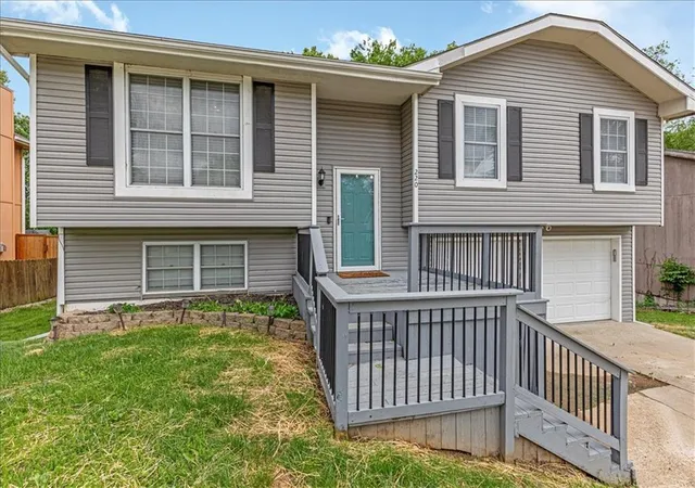 Homes for sale in Lansing, KS | 220 Debra St, Lansing, KS 66043 | MLS# 2616909