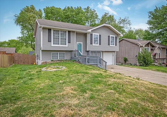Homes for sale in Lansing, KS | 220 Debra St, Lansing, KS 66043 | MLS# 2616909