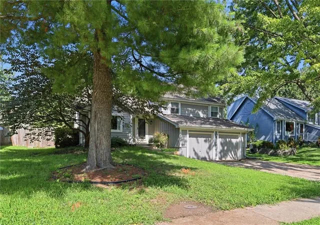 3rd image of 1819 S Stagecoach Dr, Olathe, KS 66062 | MLS# 2616917