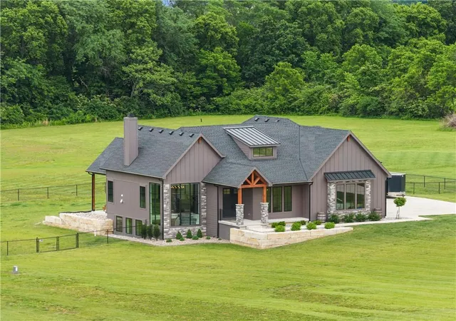 Photo 4 of Sale Pending at 13405 Woodland Ranch Dr, Lees Summit, MO 64086 | MLS# 2616924 | Listing updated on 2026-09-13
