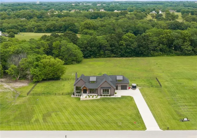 Homes for sale in Lone Jack, MO | 13405 Woodland Ranch Dr, Lone Jack, MO 64070 | MLS# 2616924