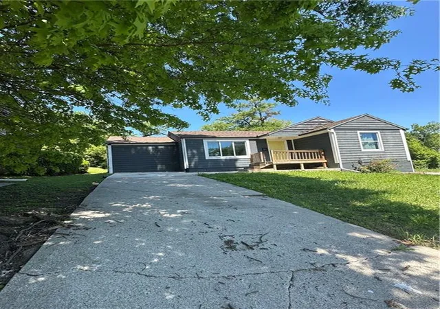 Photo 3 of Single family home for sale at 3618 E Gregory Blvd, Kansas City, MO 64132 | MLS# 2616956 | Listing updated on 2026-09-20