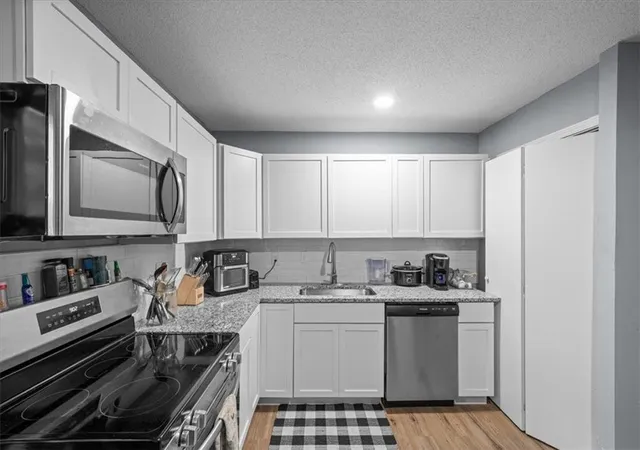 Photo 5 of Sale Pending at 10711 Ewing Dr, Kansas City, MO 64134 | MLS# 2616998 | Listing updated on 2026-08-22