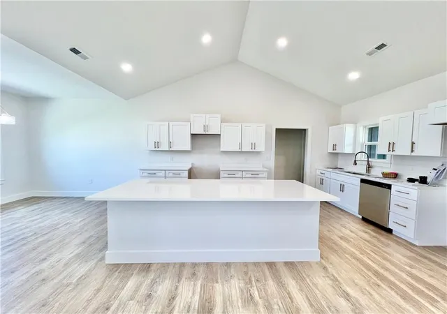 Photo 4 of Single family home for sale at 621 Catalpa St, Independence, KS 67301 | MLS# 2617003 | Listing updated on 2026-08-28