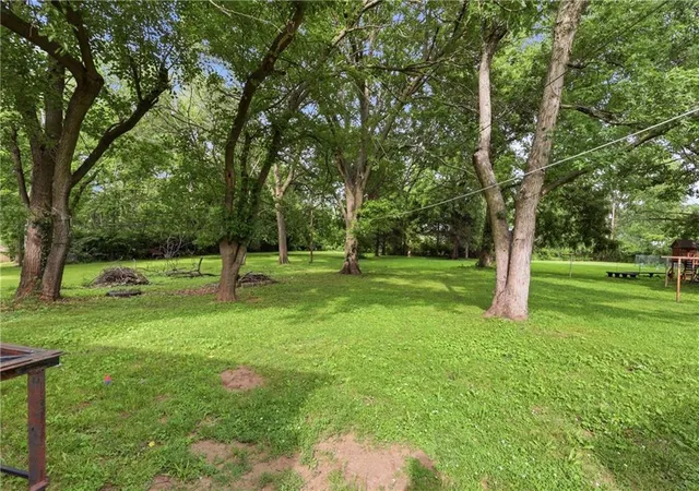 2nd image of 11217 Applewood Dr, Kansas City, MO 64134 | MLS# 2617016
